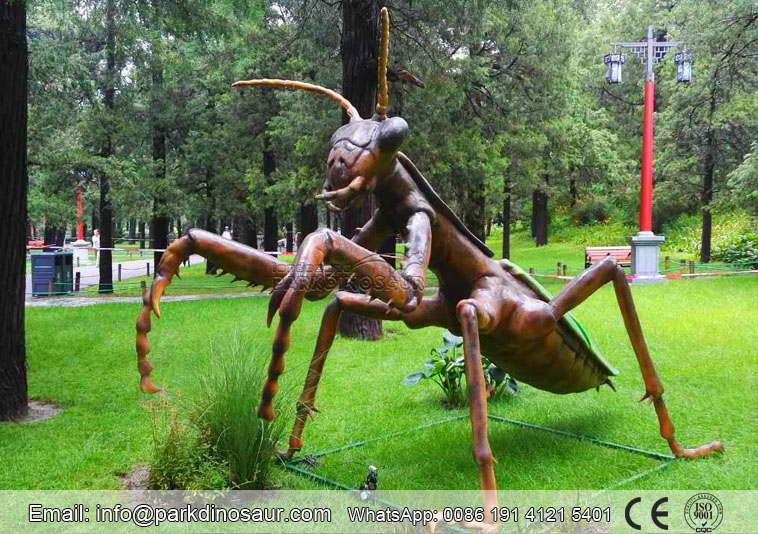 /Estatua de Mantis Animatronic gigante